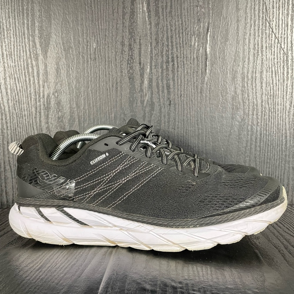 HOKA ONE ONE CLIFTON 6 Men’s size 11.5